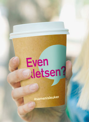 Gemeente-Hilversum-eenzaamheid-coffee-beker-grafisch-ontwerp-pietje-precies grafisch onwerp koffiebeker campagne tegen eenzaamheid gemeente Hilversum